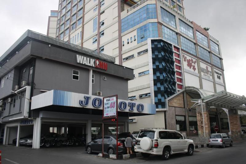Walk 2* Miri